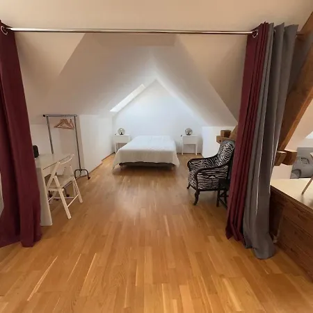 بيت للعطل Charming House